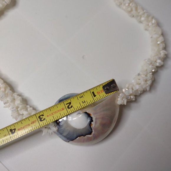 Elegant White and Silver Necklace beach shell - Picture 14 of 14